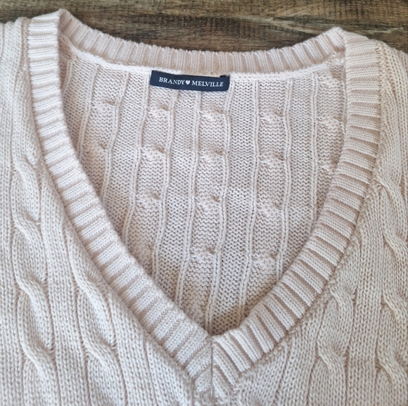 Brandy Melville Cropped Cable Knit Sweater size Small - Picture 4 of 12